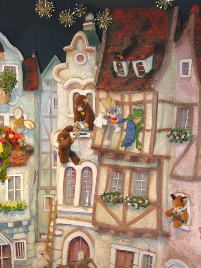 2007/04(April-May-Germany-Italy-Scotland)/08(Rothenburg)/640x480_2007-04-29-17-Wohlfarht-Christmas-Store.jpg