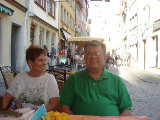 2007/04(April-May-Germany-Italy-Scotland)/08(Rothenburg)/640x480_2007-04-29-21-BierGarten.JPG