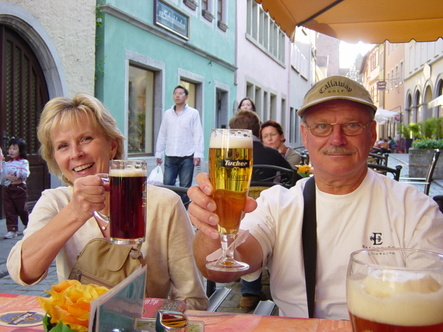 2007/04(April-May-Germany-Italy-Scotland)/08(Rothenburg)/640x480_2007-04-29-22-BierGarten.JPG