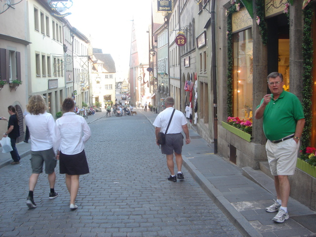 2007/04(April-May-Germany-Italy-Scotland)/08(Rothenburg)/640x480_2007-04-29-42-Street-sites.JPG