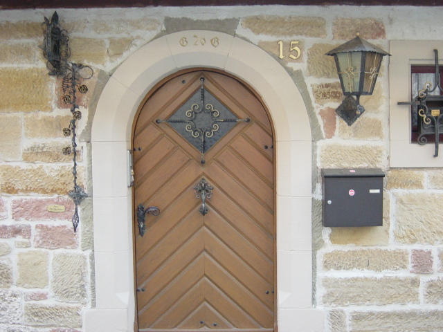 2007/04(April-May-Germany-Italy-Scotland)/08(Rothenburg)/640x480_2007-04-29-44-Street-sites.JPG