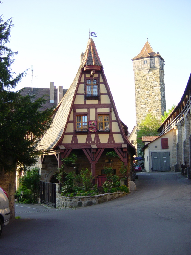 2007/04(April-May-Germany-Italy-Scotland)/08(Rothenburg)/640x480_2007-04-29-49-Street-sites.JPG