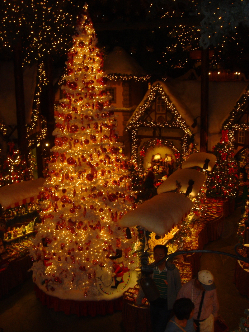 2007/04(April-May-Germany-Italy-Scotland)/08(Rothenburg)/800x600_2007-04-29-13-Wohlfarht-Christmas-Store.JPG