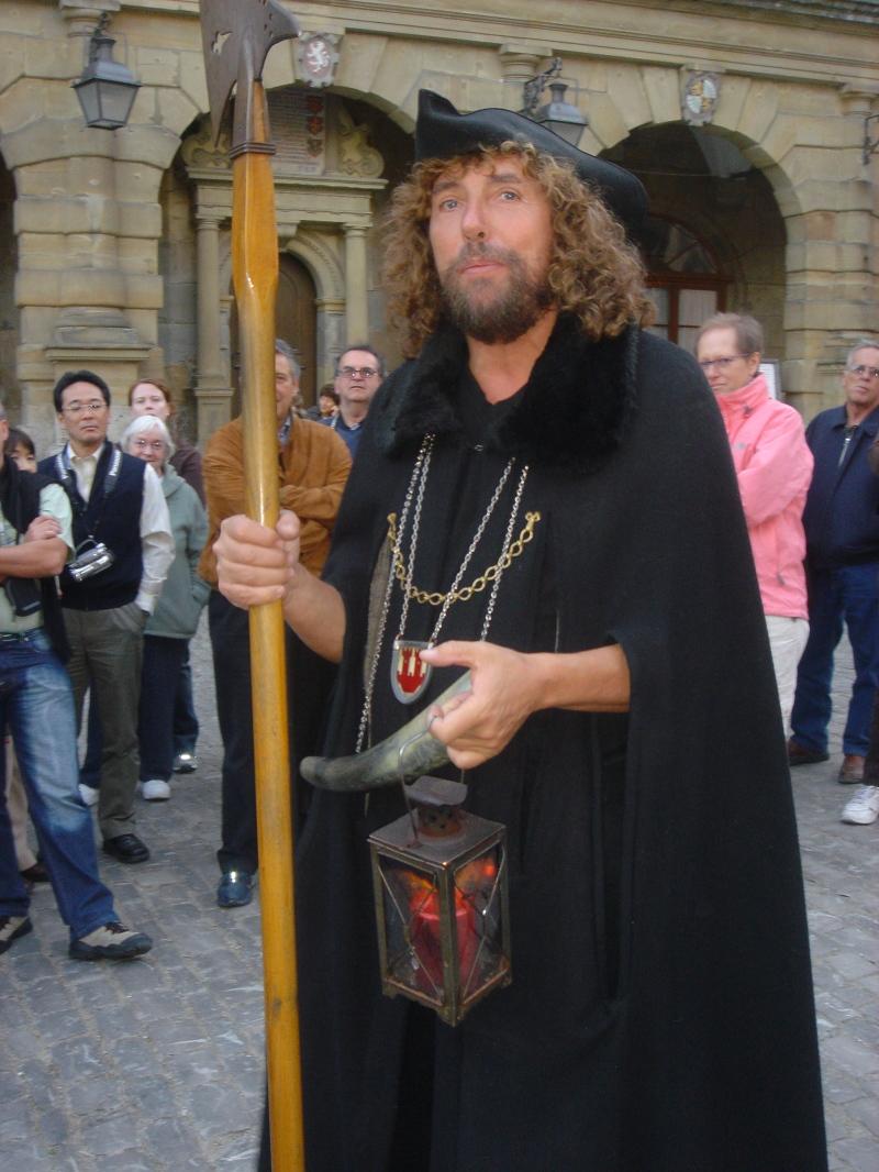 2007/04(April-May-Germany-Italy-Scotland)/08(Rothenburg)/800x600_2007-04-29-58-Night-Watchman-Tour.JPG