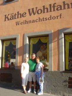 2007-04-29-09-Wohlfarht-Christmas-Store.JPG