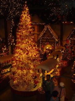 2007-04-29-13-Wohlfarht-Christmas-Store.JPG