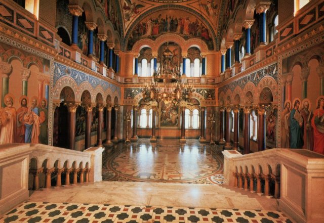 Throne_Hall2.jpg
