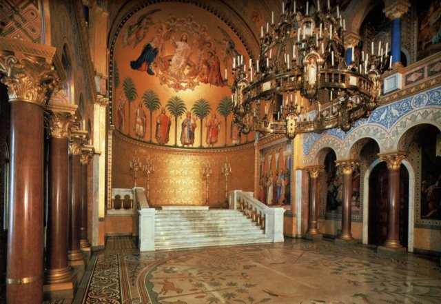 Throne_Hall3.jpg