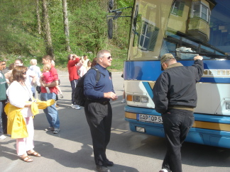 2007-04-28-03BusTripToCastle.JPG
