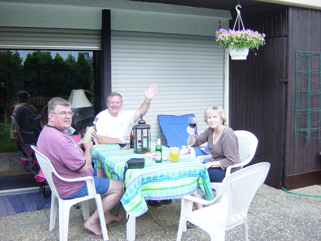 2007/04(April-May-Germany-Italy-Scotland)/12(Germany-Misc)/1024x768_2007-05-05-00-backyard.JPG
