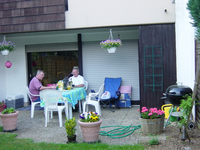 2007/04(April-May-Germany-Italy-Scotland)/12(Germany-Misc)/640x480_2007-05-05-02-backyard.JPG