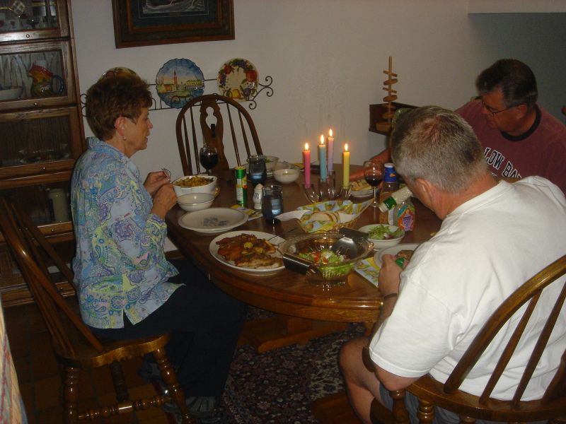 2007/04(April-May-Germany-Italy-Scotland)/12(Germany-Misc)/800x600_2007-05-05-11-Dining.JPG