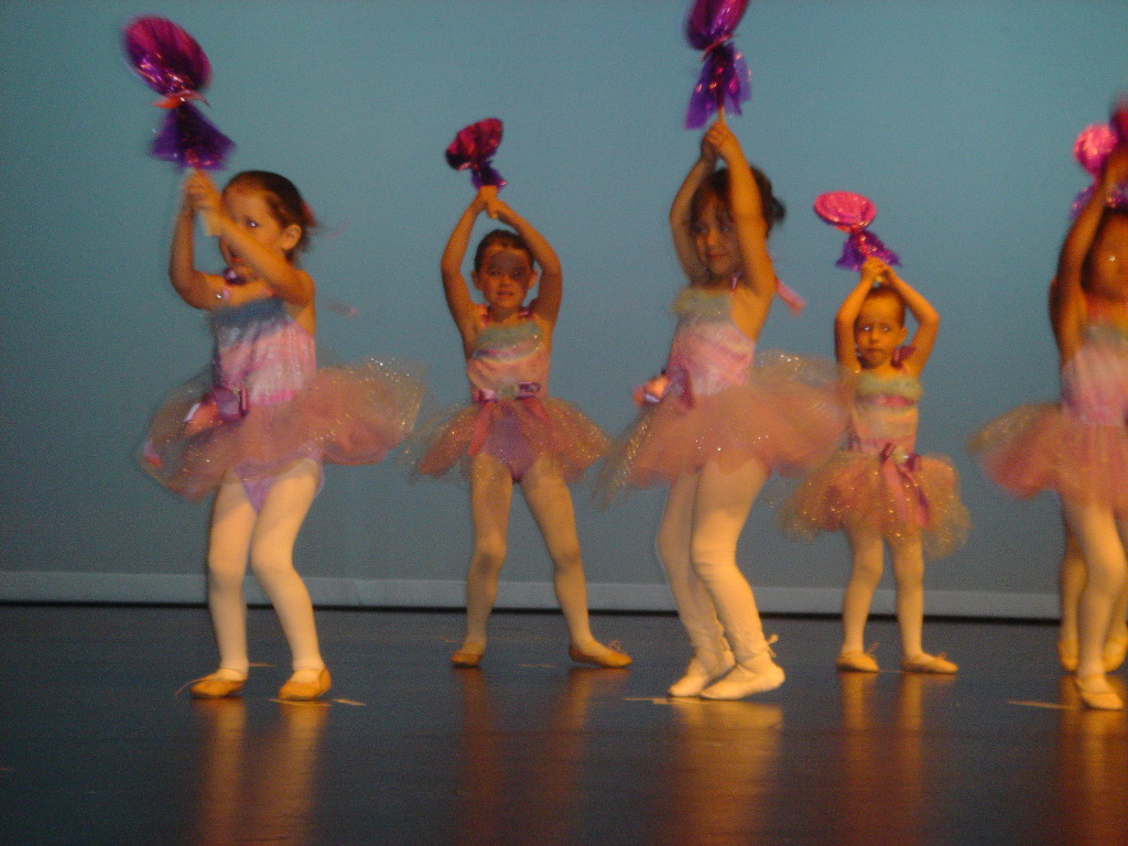 2007/05(May)/01(Kylas-Dance-Recital)/1024x768_2007-05-20-02-Kyla-Recital.JPG