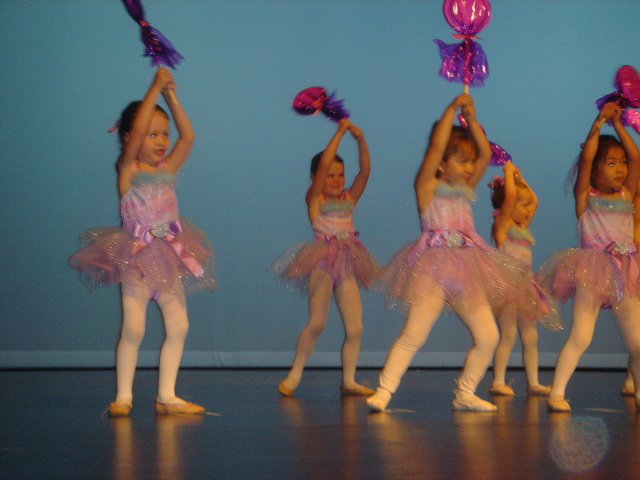 2007/05(May)/01(Kylas-Dance-Recital)/640x480_2007-05-20-01-Kyla-Recital.JPG