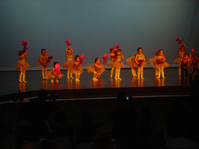 2007/05(May)/01(Kylas-Dance-Recital)/640x480_2007-05-20-03-Kyla-Recital.JPG