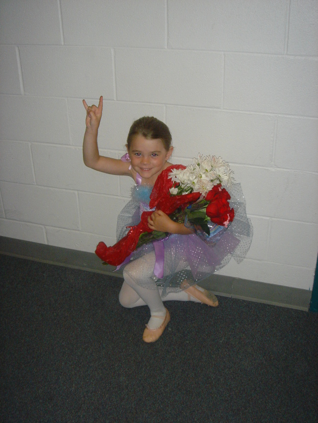 2007/05(May)/01(Kylas-Dance-Recital)/640x480_2007-05-20-05-Kyla-Recital.JPG