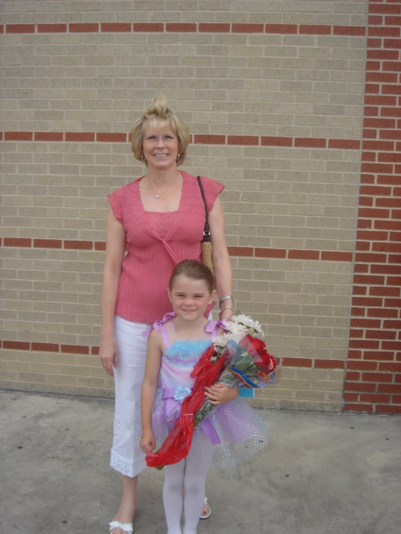 2007/05(May)/01(Kylas-Dance-Recital)/800x600_2007-05-20-07-Kyla-Recital.JPG