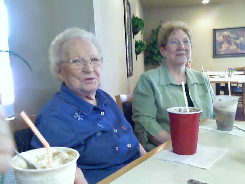 2007/06(June)/01(Grandmas-90th-Birthday)/06-01-07-Grandmas-90thBD.jpg
