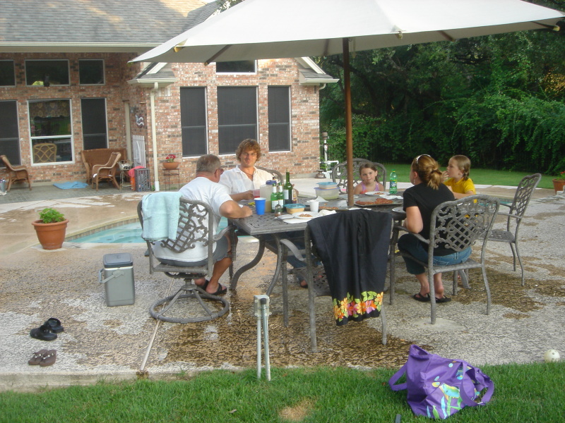 2007/07(July)/02(Vale-Kyla-Visit)/800x600_2007-07-14-03-Rossis-Pool.JPG