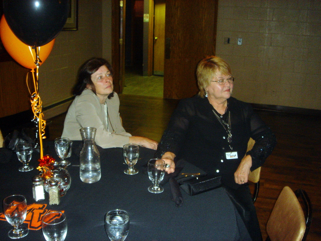 2007/08(August)/01(MVHS-Reunion)/1024x768_2007-08-05-35-Reunion-Chef-Louies.JPG