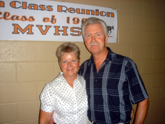 2007/08(August)/01(MVHS-Reunion)/640x480_2007-08-05-04-Reunion-Chef-Louies.JPG