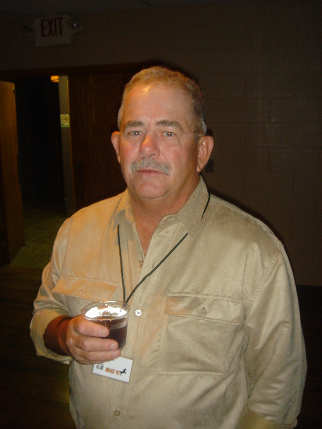 2007/08(August)/01(MVHS-Reunion)/640x480_2007-08-05-14-Reunion-Chef-Louies.JPG