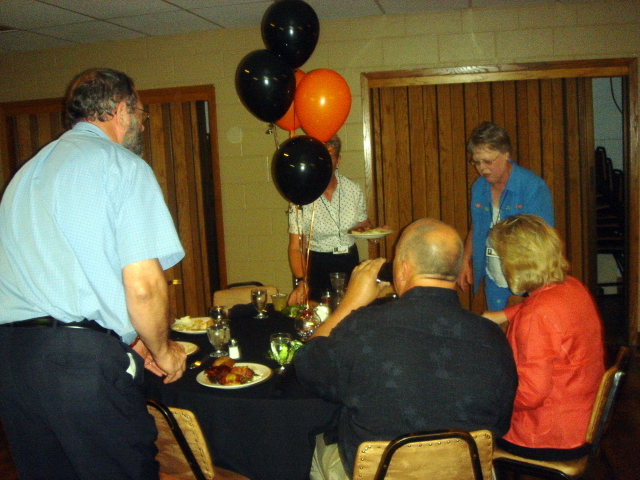 2007/08(August)/01(MVHS-Reunion)/640x480_2007-08-05-27-Reunion-Chef-Louies.JPG