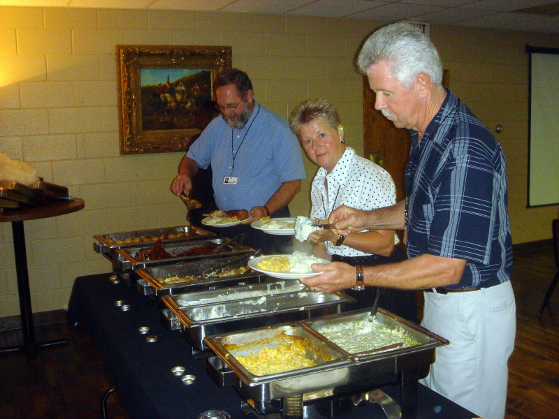 2007/08(August)/01(MVHS-Reunion)/800x600_2007-08-05-23-Reunion-Chef-Louies.JPG