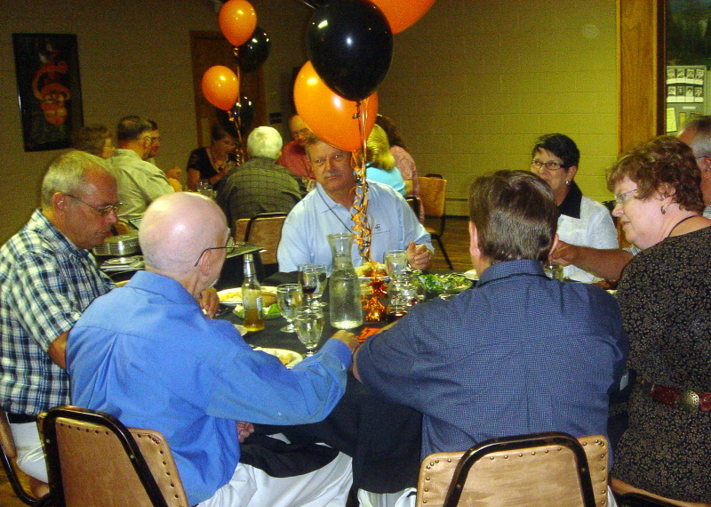 2007/08(August)/01(MVHS-Reunion)/800x600_2007-08-05-26-Reunion-Chef-Louies.JPG