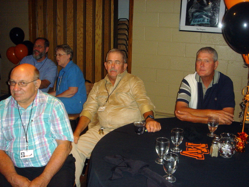 2007/08(August)/01(MVHS-Reunion)/800x600_2007-08-05-36-Reunion-Chef-Louies.JPG