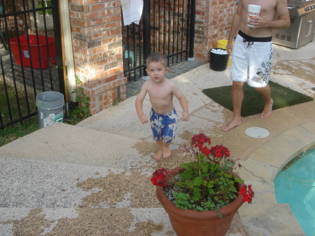 2007/08(August)/03(Rossi-Pool-Grandkids)/640x480_2007-08-18-Grandkids-Pool-02.JPG