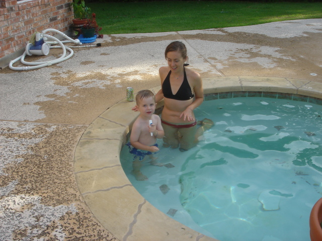 2007/08(August)/03(Rossi-Pool-Grandkids)/640x480_2007-08-18-Grandkids-Pool-03.JPG