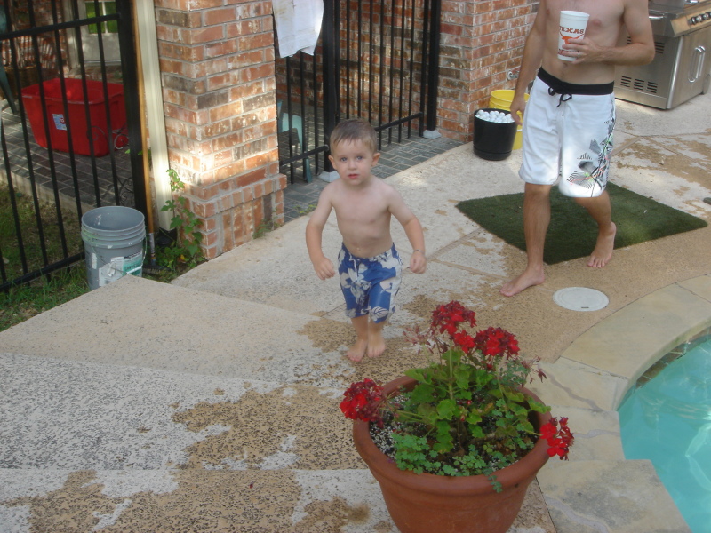 2007/08(August)/03(Rossi-Pool-Grandkids)/800x600_2007-08-18-Grandkids-Pool-02.JPG
