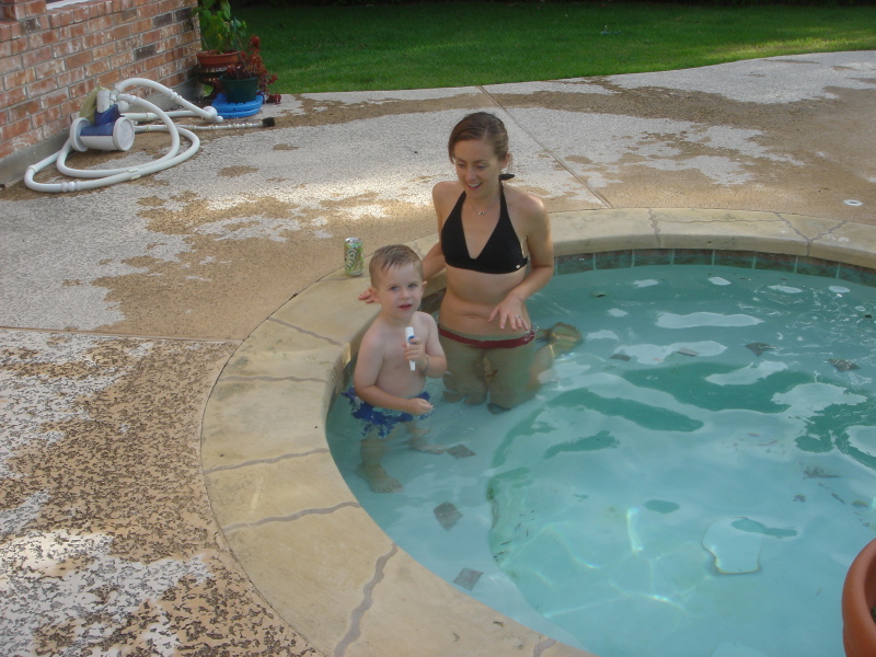 2007/08(August)/03(Rossi-Pool-Grandkids)/800x600_2007-08-18-Grandkids-Pool-03.JPG