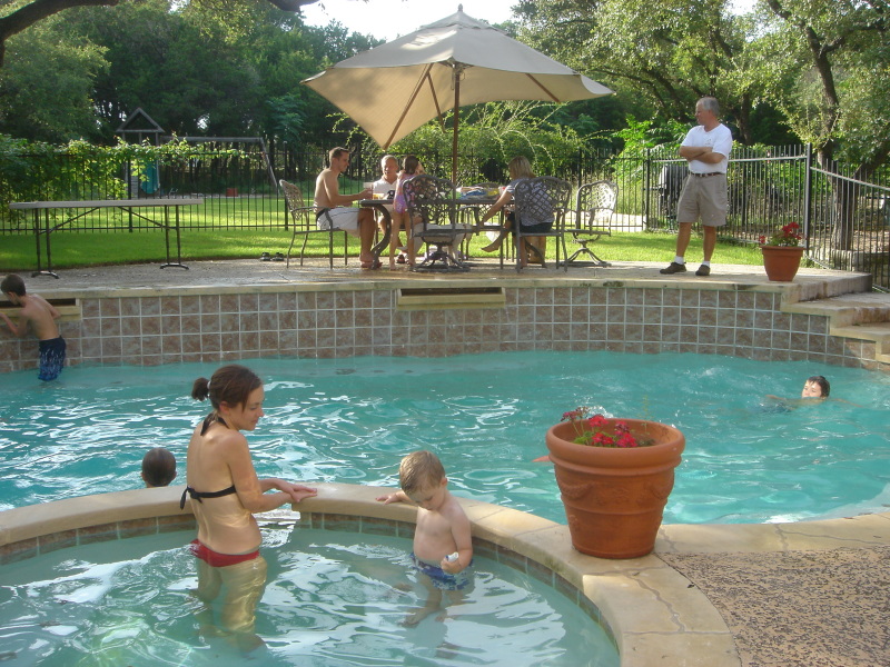 2007/08(August)/03(Rossi-Pool-Grandkids)/800x600_2007-08-18-Grandkids-Pool-07.JPG