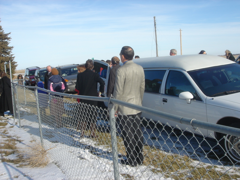 2007/12(Dec)/02(Albert-Scott-Funeral)/1024x768_2007-12-17-06-interment-Victor-Cemetery-Albert.JPG