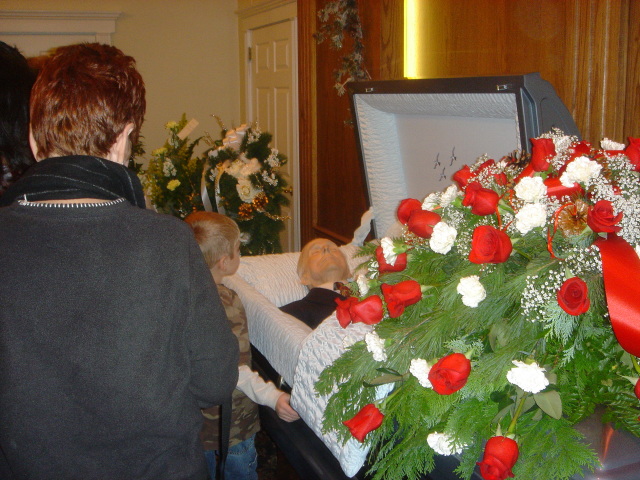 2007/12(Dec)/02(Albert-Scott-Funeral)/640x480_2007-12-16-03-Wake-Albert.JPG