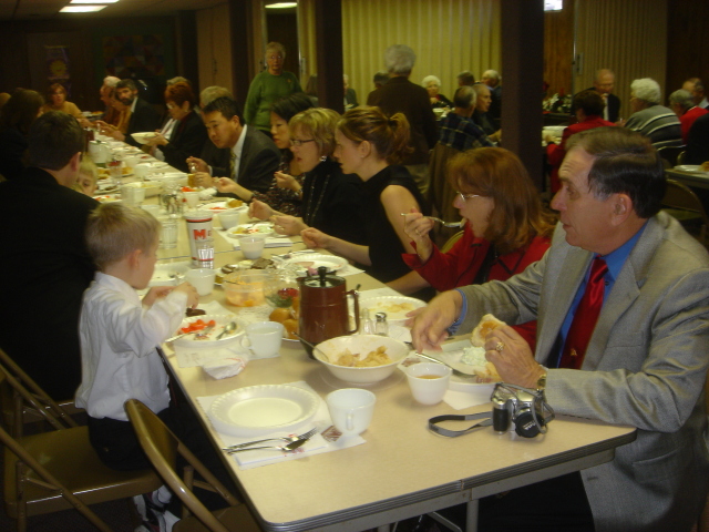 2007-12-17-13-lunch-back-at-church.JPG