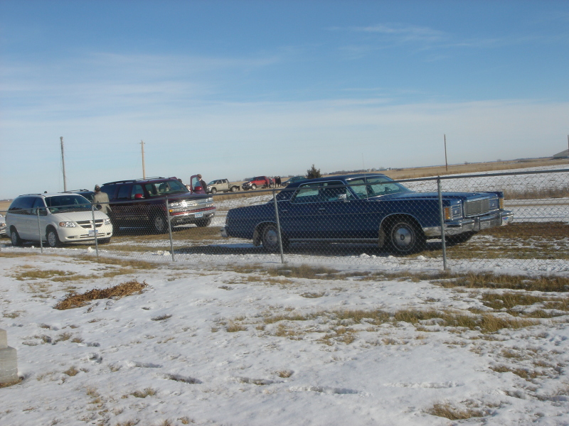 2007-12-17-01-trip-to-cemetery-Dads-Car-leading.JPG