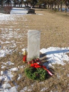 2007-12-17-12-Brads-grave.JPG