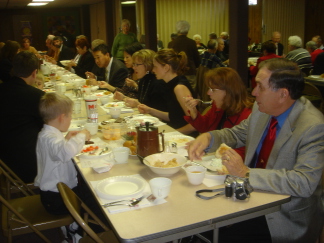 2007-12-17-13-lunch-back-at-church.JPG