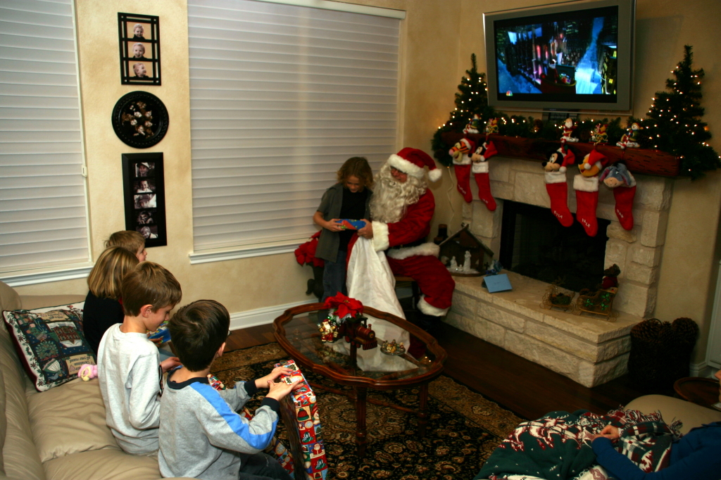 2007/12(Dec)/03(Christmas-Eve)/1024x768_2007-12-24-31-Christmas-Eve.JPG