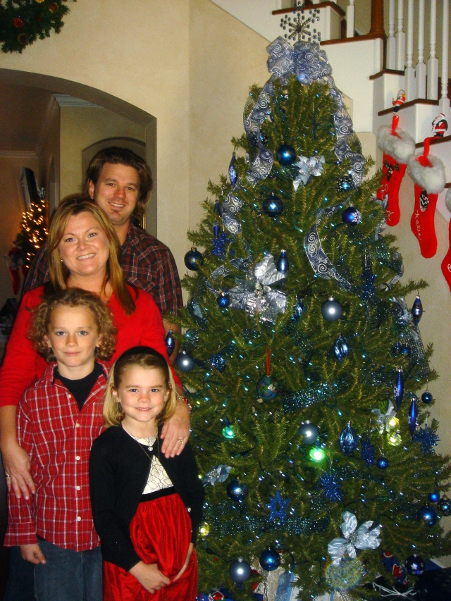 2007/12(Dec)/03(Christmas-Eve)/640x480_2007-12-Justin-Katie-XmasCard.JPG