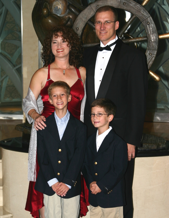2007/12(Dec)/03(Christmas-Eve)/640x480_2007-12-Suzi-Travis-XmasCard.jpg