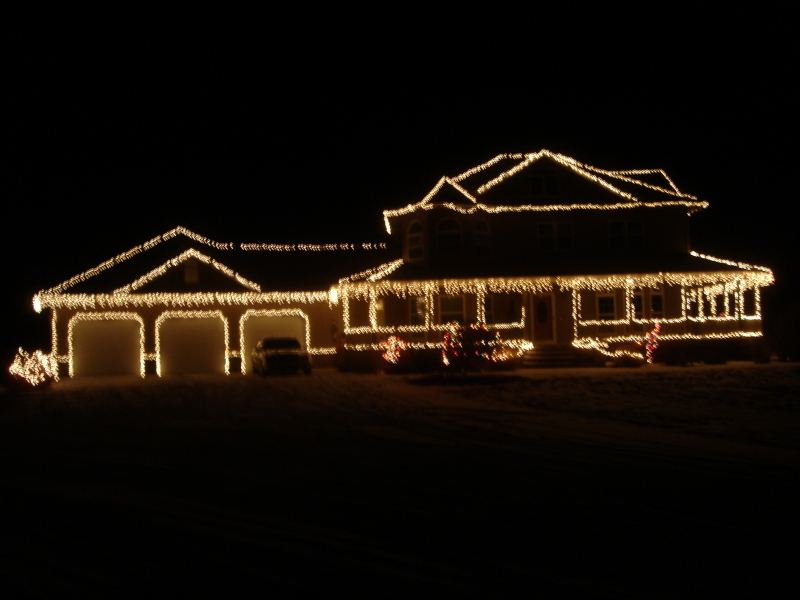 2007/12(Dec)/03(Christmas-Eve)/800x600_2007-12-Wieczorek-Lights.JPG