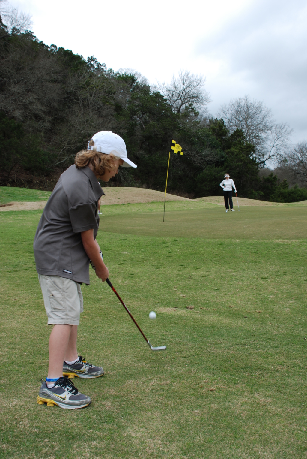 2008/03(Mar)/01(Vale-8thBD)/1024x768_2008-03-02-05-Vale-1st-golf-round.JPG