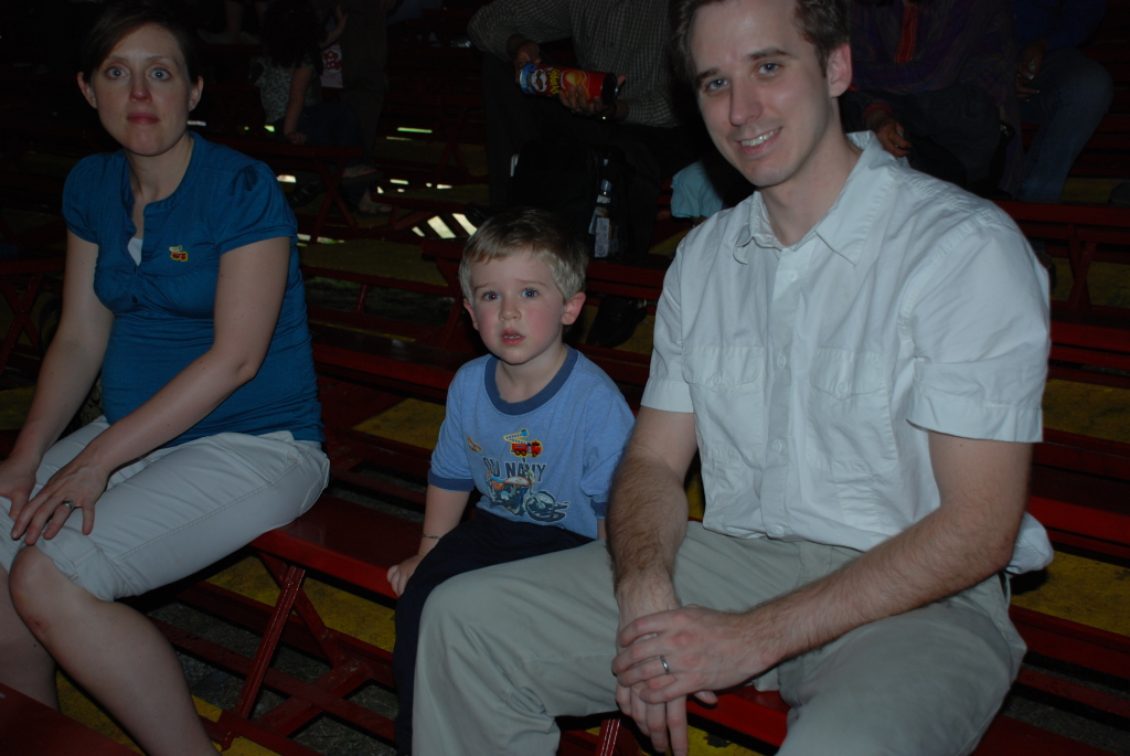 2008/04(April)/01(Circus)/1024x768_2008-04-02-Circus-Ian-5.JPG