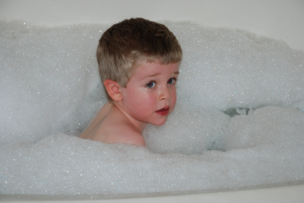 2008/04(April)/02(Ian)/1024x768_2008-04-27-02-Ian-Tub.JPG