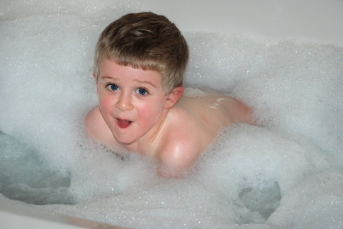 2008-04-27-00-Ian-Tub.JPG
