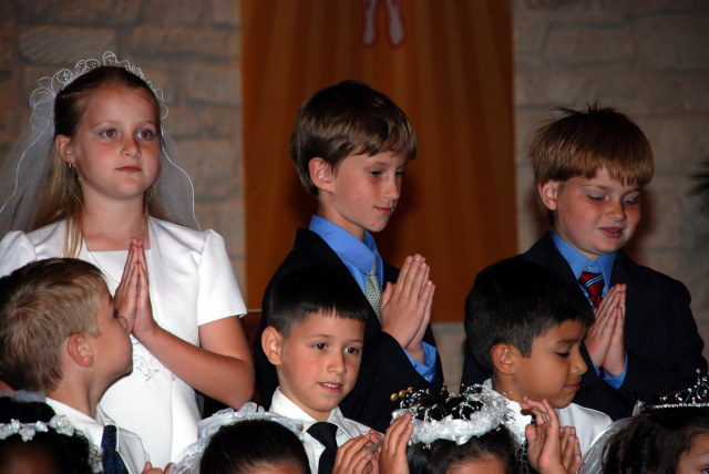 2008/05(May)/01(Chance-1st-Communion)/640x480_2008-05-03-Chance-1stCommunion-12.JPG